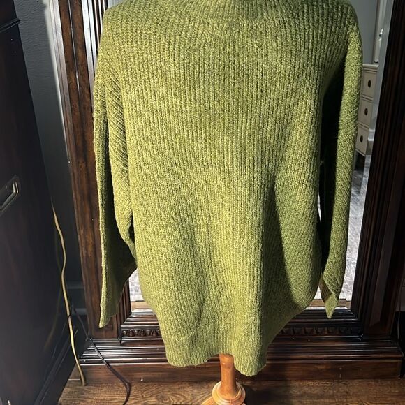 Double Zero Army Green  V Neck Sweater. NWT. Large. WT217 - Picture 2 of 6